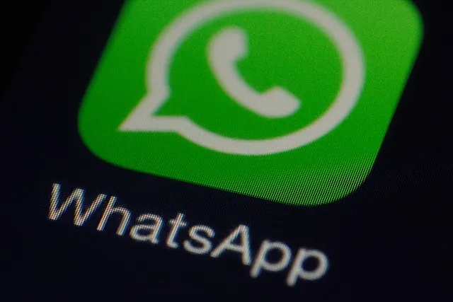 如何在WhatsApp中设置自动回复?