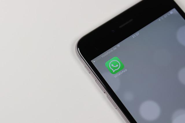 WhatsApp快捷回复功能该如何使用?